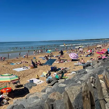 Holiday home La Longe-cote Maison Avec Jacuzzi Proche Ocean Longeville-sur-Mer